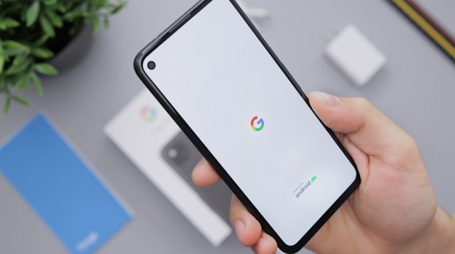 Pixel Presence: Standing Out in the Smartphone Crowd with Google's Unique Offerings